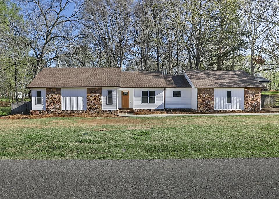 1st image of 204 Woodside Dr