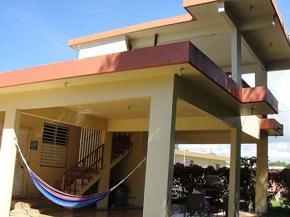REAR TERRACE WITH FULL BATH
