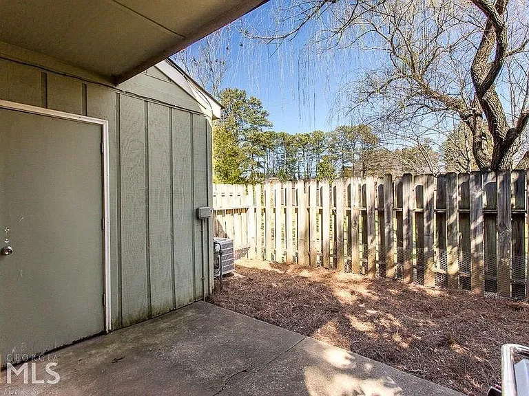 2048 Powers Ferry Trce SE — Photo 21