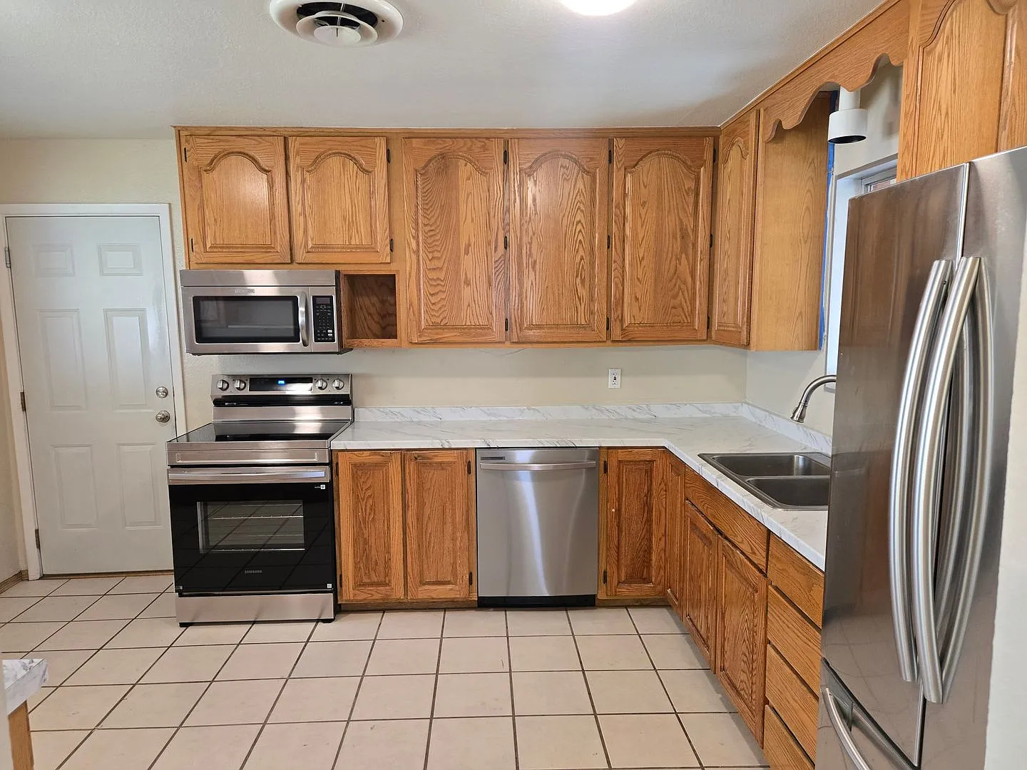 Coming Soon! 9/1/2026 Beautifully Updated Ne Heights 3 Bedroom 2 Bath 2 Car Garage With Larger Ya... — Photo 3