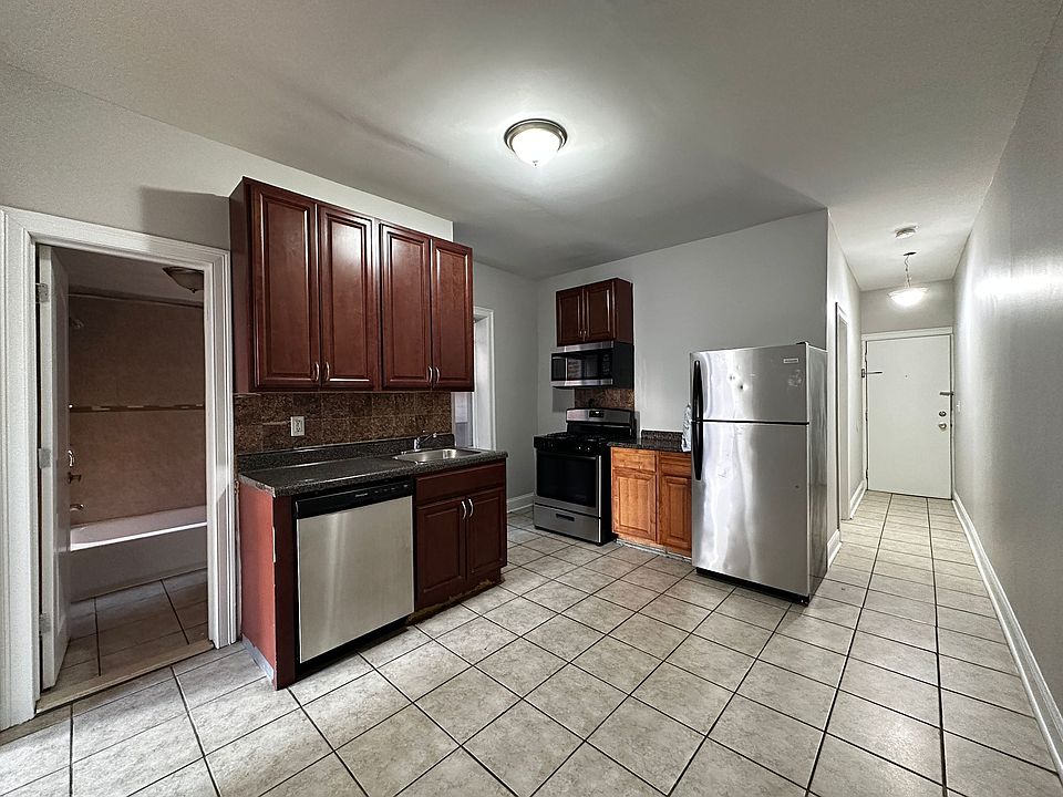1st image of 35 Broadway #22