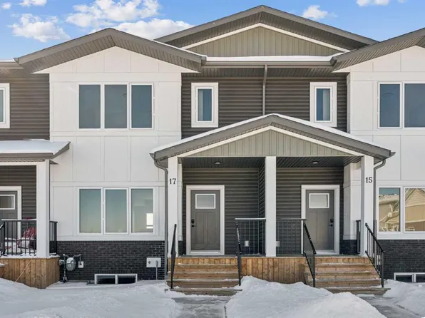17 N Gray Close, Sylvan Lake, AB T4S 2N8