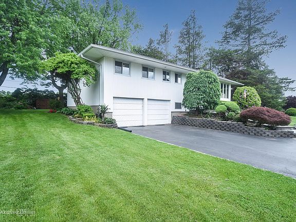 2nd image of 25 Cedar Dr E