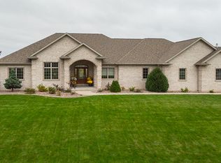 5276 W Century Farm Blvd, Appleton, WI 54913