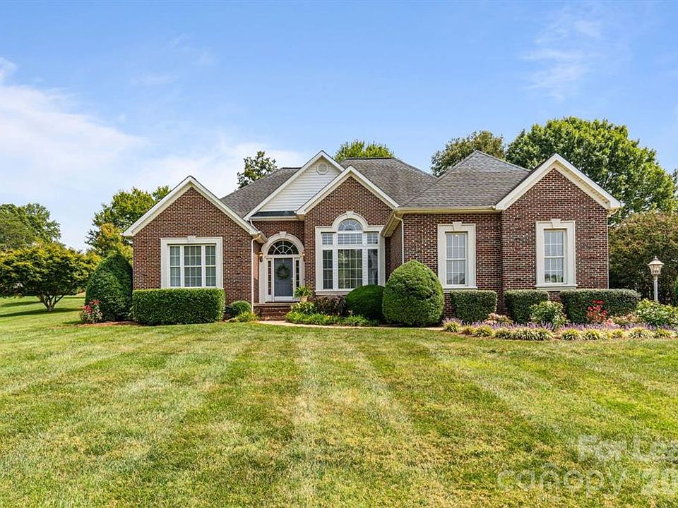 1st image of 2936 Palmer Dr NE