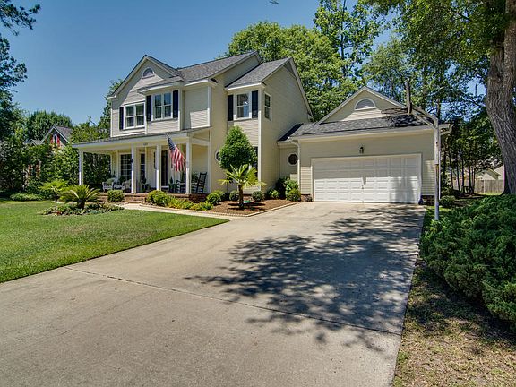 2nd image of 122 Essex Dr