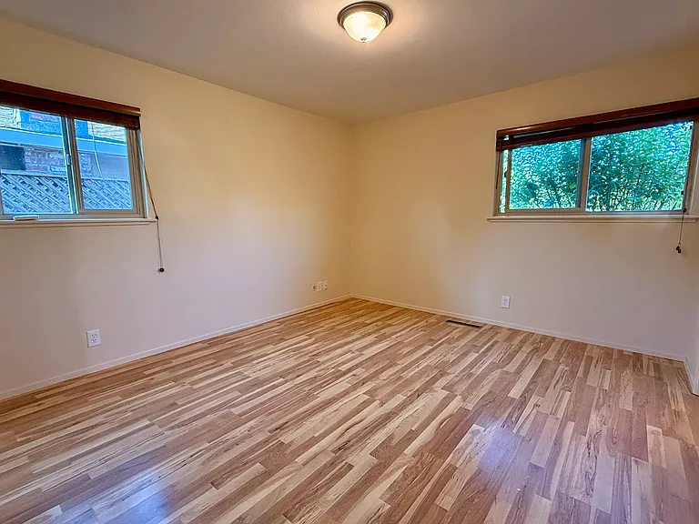 219 Grove Ave — Photo 8