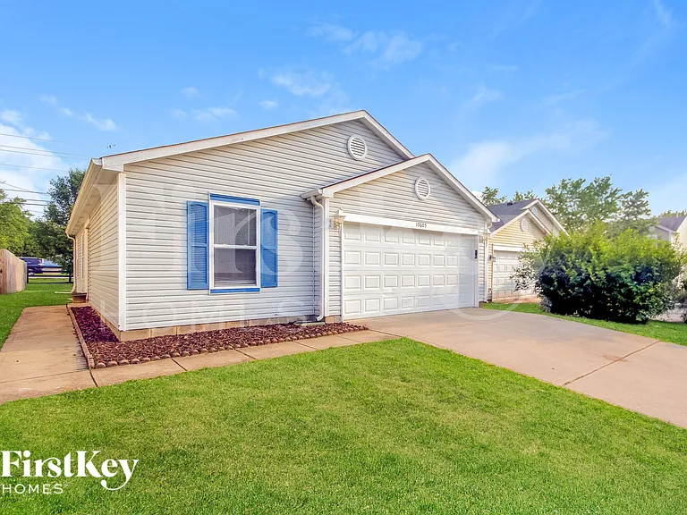 10605 Glenayr Dr — Photo 2