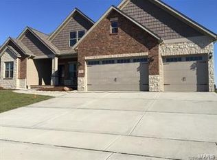 164 Oakshire Dr, Glen Carbon, IL 62034