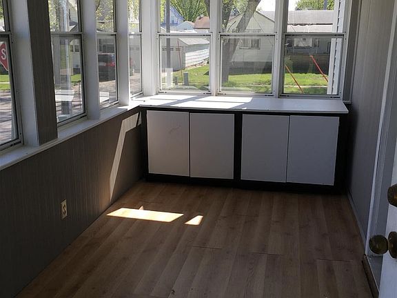 3rd image of 502 East Ave