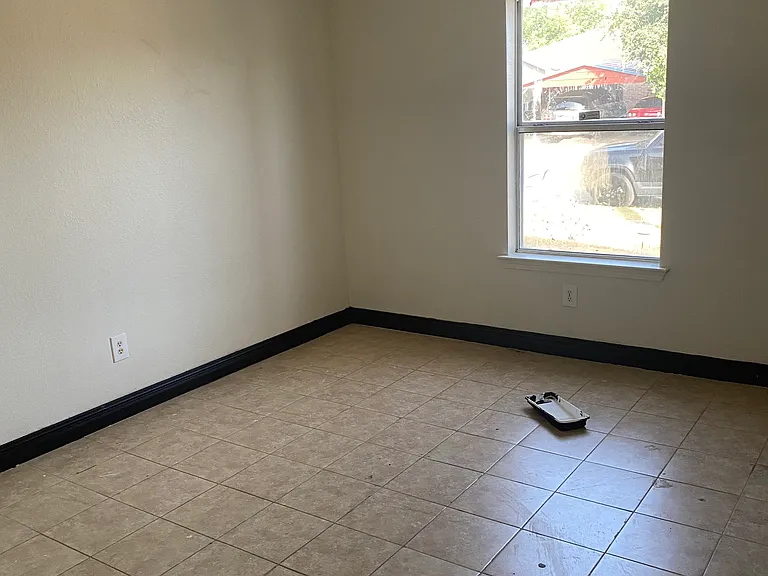 2422 El Arbol — Photo 6