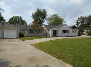 1107 N State Rd, Flora, IL 62839