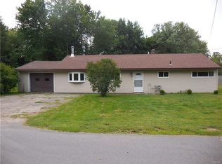 22 Ridgeway Sites Ave, Oswego, NY 13126