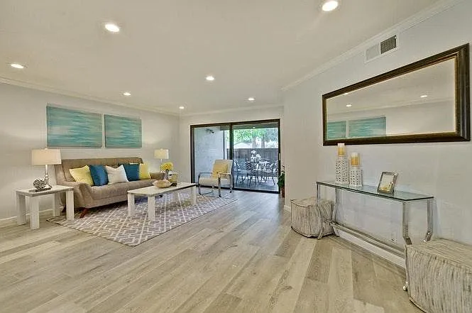 1001 Evelyn Ter E — Photo 1