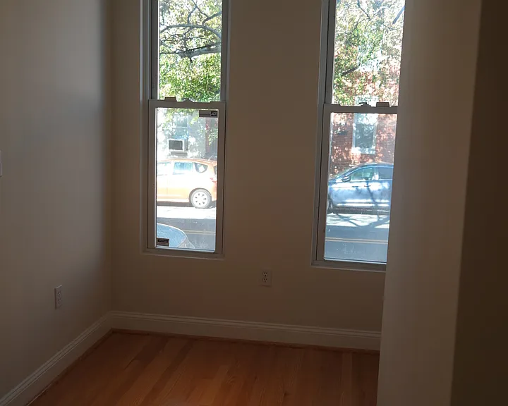 1145 W Hamburg St — Photo 2
