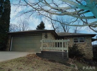 1612 Summit Dr, Pekin, IL