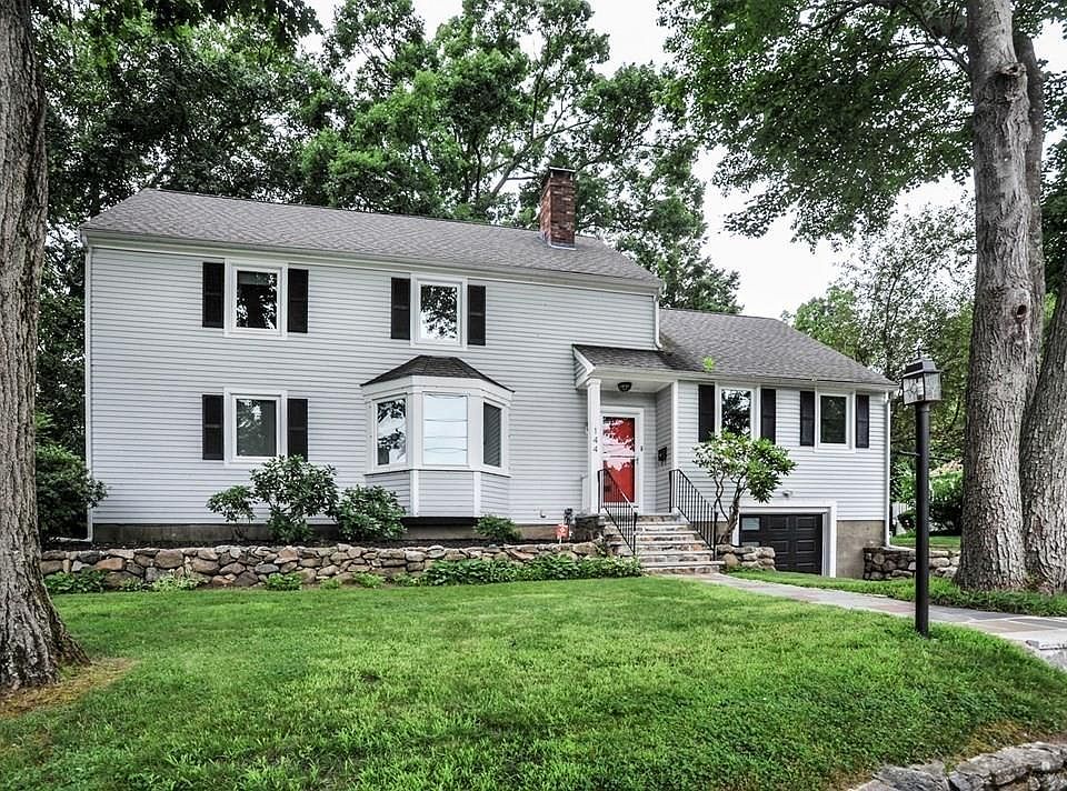 1st image of 144 Brewster Ave