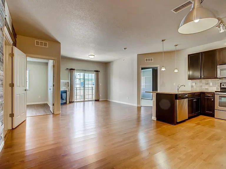 1162 Rockhurst Dr #405 — Photo 2