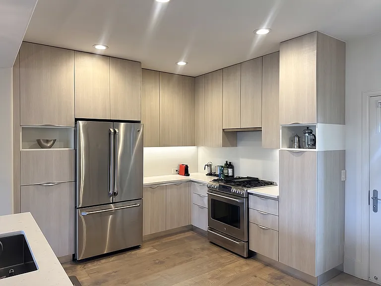 134 Taylor St — Photo 2