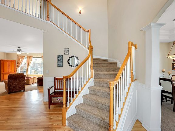 2nd image of 3822 Broadmoor Dr NE