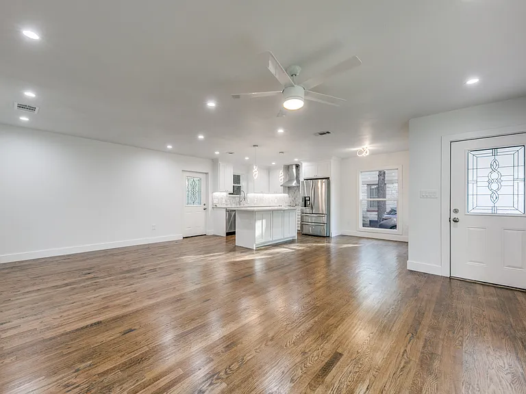 9046 Forest Hills Blvd — Photo 4