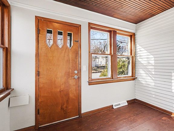 5th image of 892 W Forest Ave