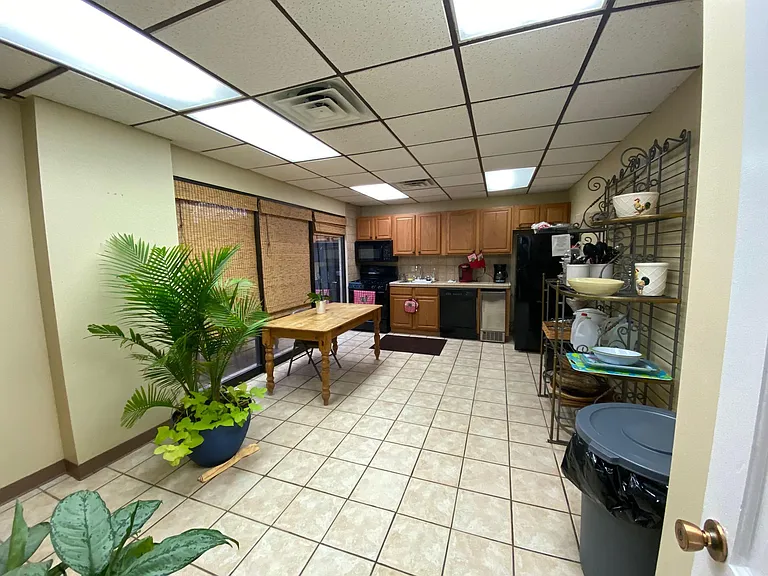 4700 Randolph Rd — Photo 13
