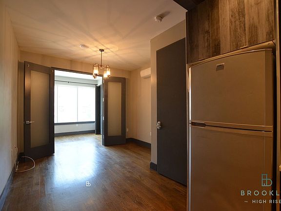 4th image of 200 Scholes St #2R