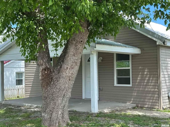 329 N Broadway St, Goreville, IL 62939