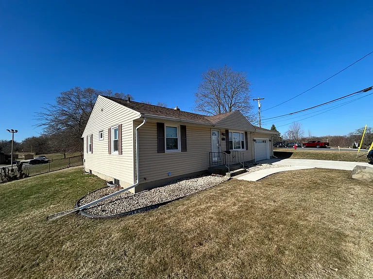 904 Nichols Rd — Photo 4