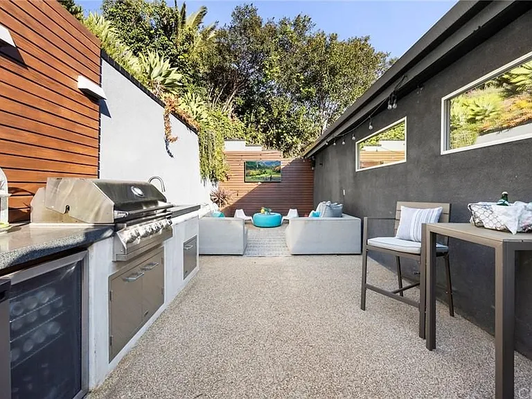 3651 Lowry Rd — Photo 31