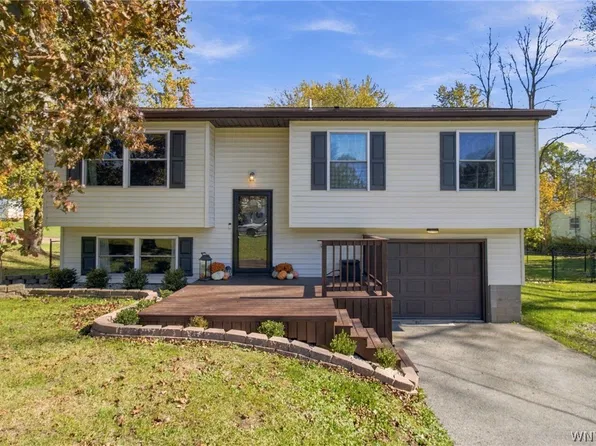 48 Longs Ln, Corfu, NY 14036