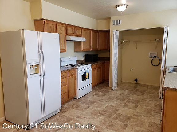 5th image of 2605 N Mesa Dr
