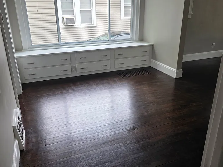 1174 Linden Ave — Photo 3