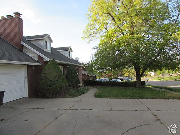 2nd image of 3166 S Linden St