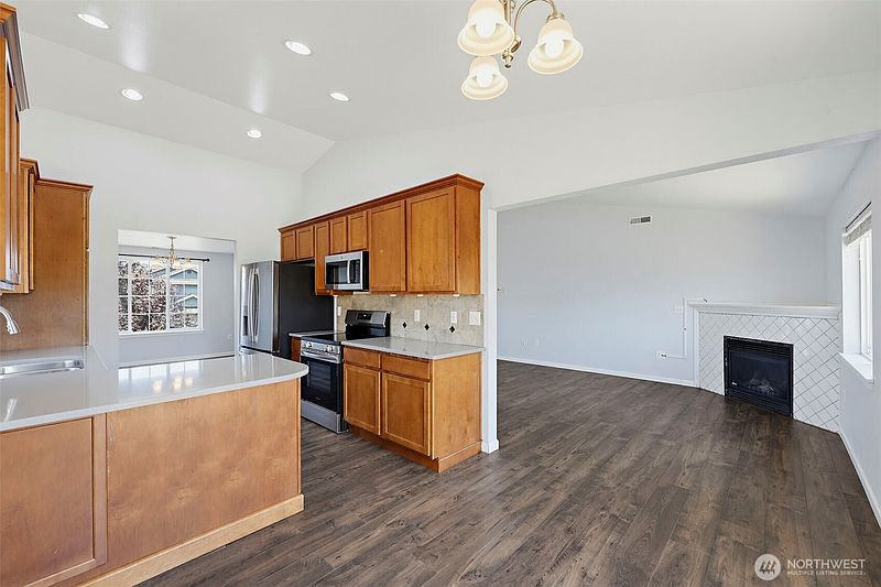 5th image of 9229 Carys Street SE