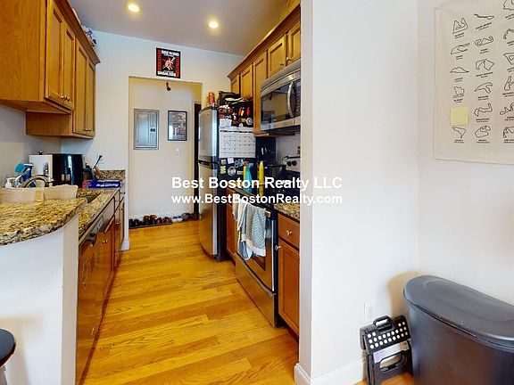 3rd image of 50 Craigie St APT 28