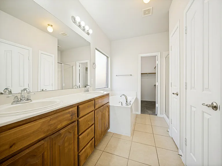 3213 Hornbeam St — Photo 17