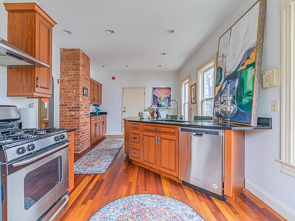 4th image of 11 Slocum St Unit 3