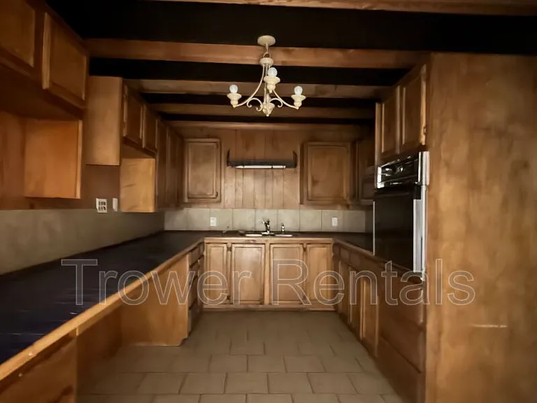 406 San Jacinto St — Photo 24