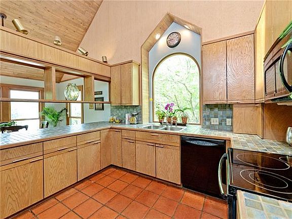 5th image of 4406 Hyridge Dr