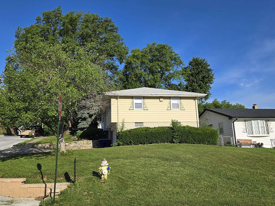 2nd image of 7804 Seymour St