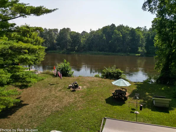 11774 S Riverman St, Grant, MI 49327