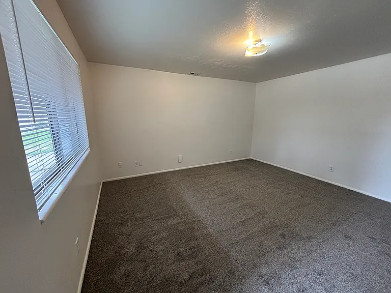 183 S 880 E #183 — Photo 4