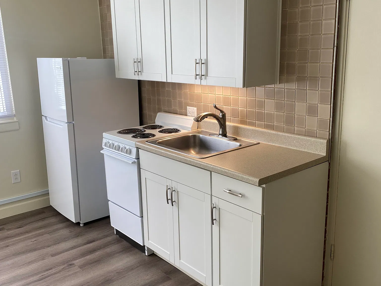 Studio, 350 sqft, $865 — Photo 2