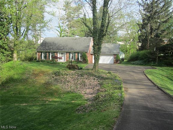 3rd image of 2 Hickory Ln