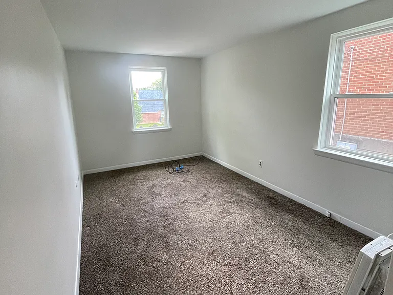 11 S Manor Rd — Photo 7