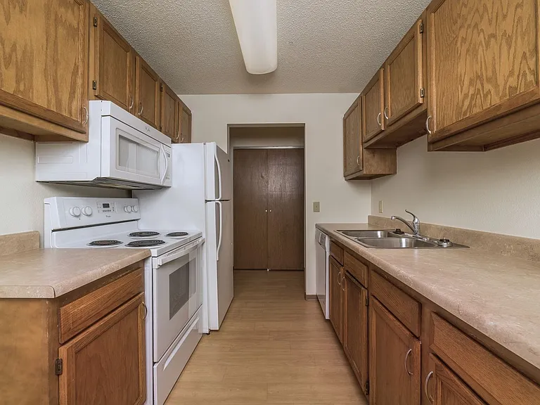 **Limited Time Special! Up to 3 Months Free Rent — Photo 27