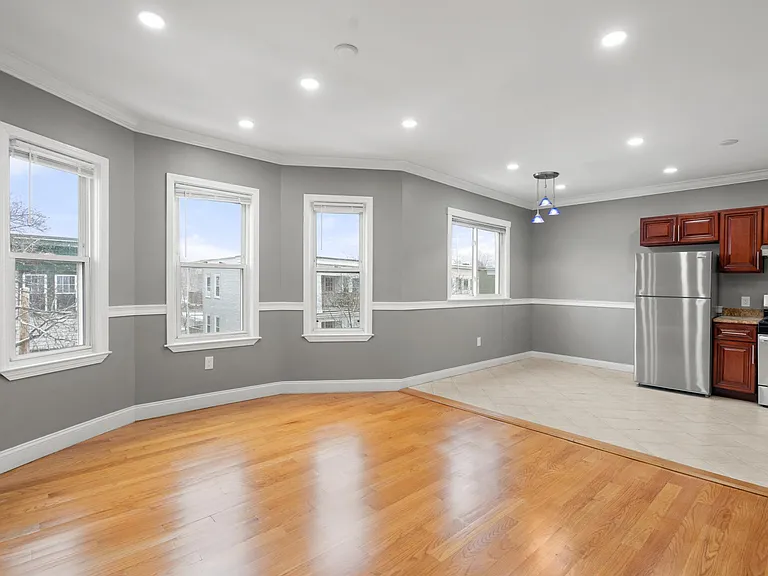 97 Welles Ave #3 — Photo 2