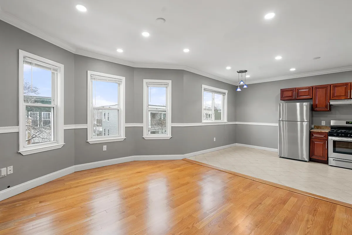 Building Photo - 97 Welles Ave #3